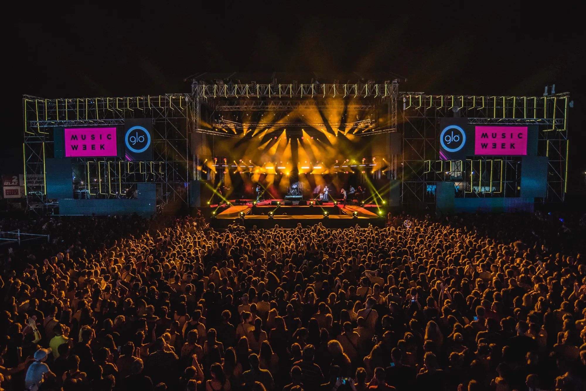 LiveProduction2MusicweekTotalDan1-127